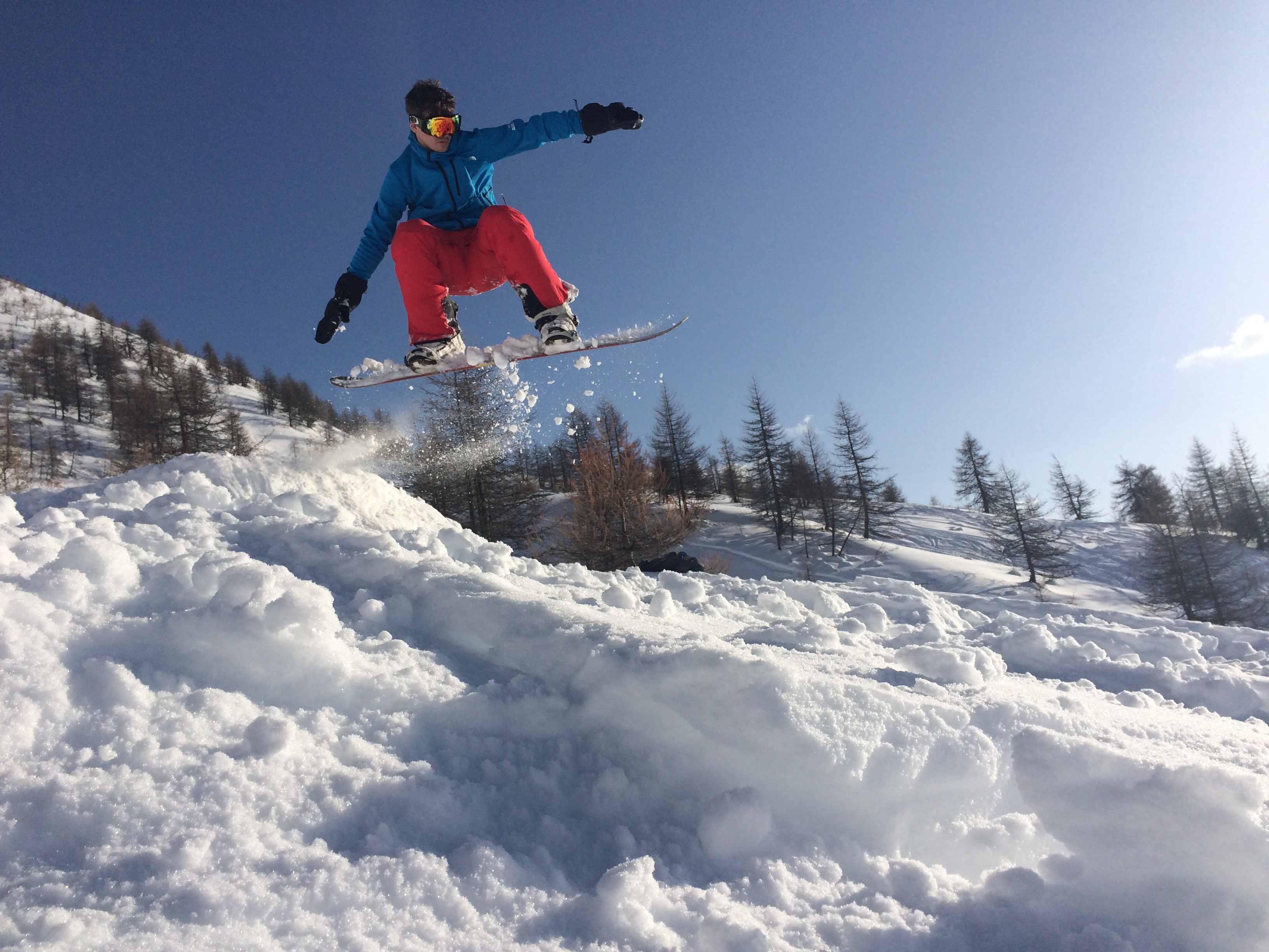 Fun off-piste and snowboarding jumps
